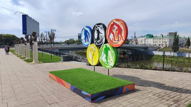 Фотозону с кольцами около Аллеи чемпионов вернули на место