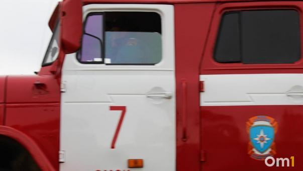 Девять человек спасли из пожара в омской квартире