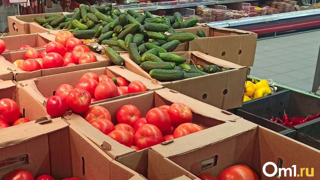 В Омской области падают цены на овощи, но дорожает техника