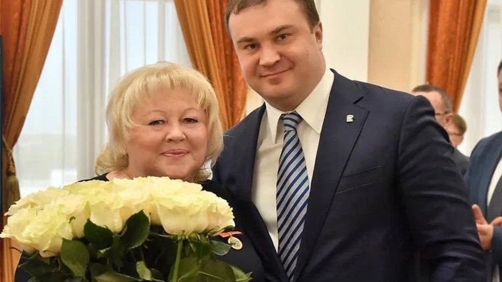 Виталий Хоценко поздравил омского педагога с получением государственной награды