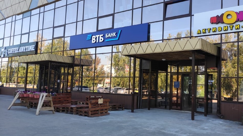 ВТБ в Омске открыл первый офис нового формата