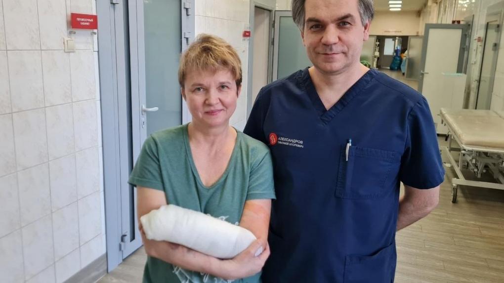 Новосибирские хирурги спасли руку женщине, пережившей нападение медведя