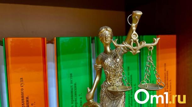 В Омске за особые заслуги перед регионом наградили адвоката