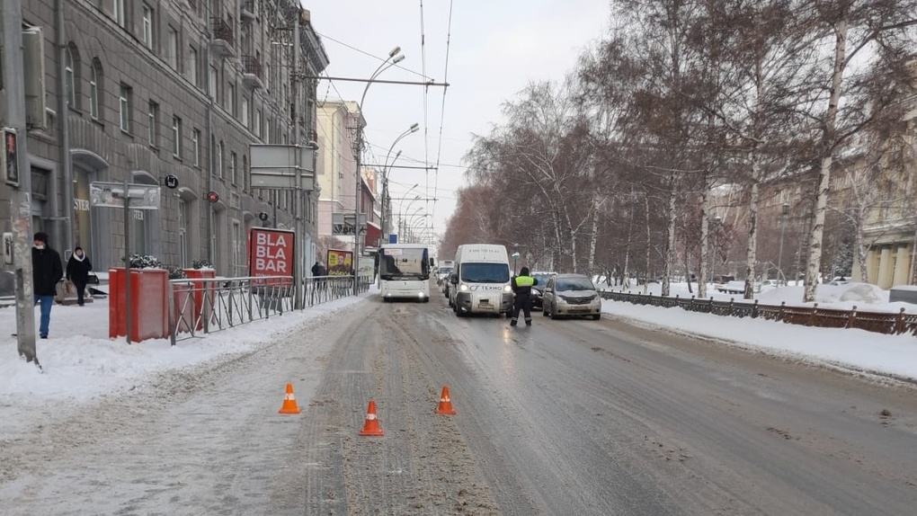Мать с 6-летним ребёнком сбили на пешеходном переходе в Новосибирске