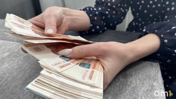 Почти 250 тысяч: стало известно, сколько получают руководители омских пассажирских предприятий