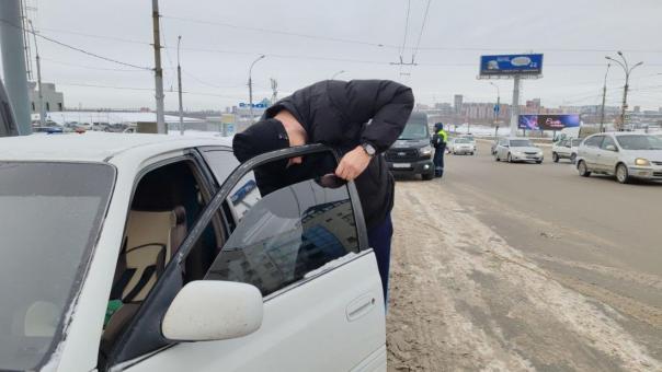 600 штрафов за тонировку с начала года: рейд ГАИ в Новосибирске продолжается