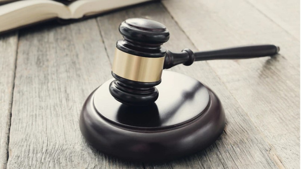 Двое жителей Называевска отработают 490 часов за кражу проводов у энергетиков