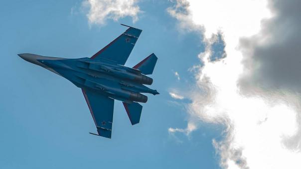 «Русские витязи» и «Стрижи» устроили небесный балет над Новосибирском