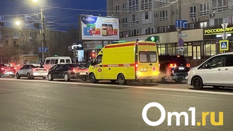 В Омске рано утром микроавтобус сбил пенсионерку