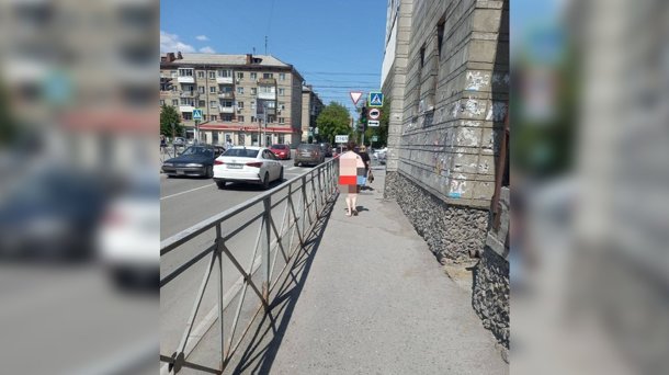 Марафон без трусов: голый мужчина пробежался по улице Крылова в Новосибирске