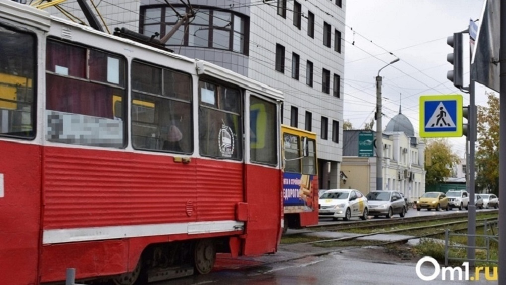Омские трамваи так часто бьются с машинами, что невозможно об этом молчать — ФОТО/ВИДЕО