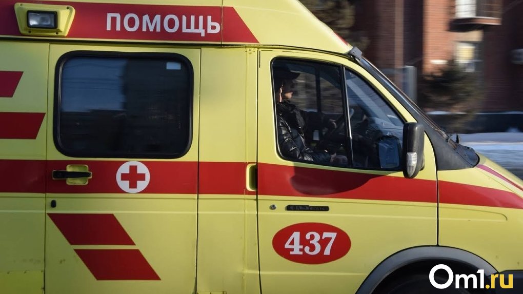 В Омске рабочий получил страшную травму на заводе: его руку затянуло в станок