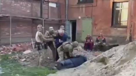 Омские силовики задержали директора компании, которую обвинили в крупном хищении при капремонте