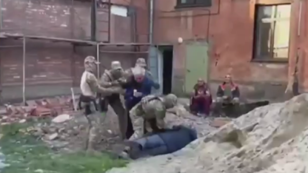 Омские силовики задержали директора компании, которую обвинили в крупном хищении при капремонте