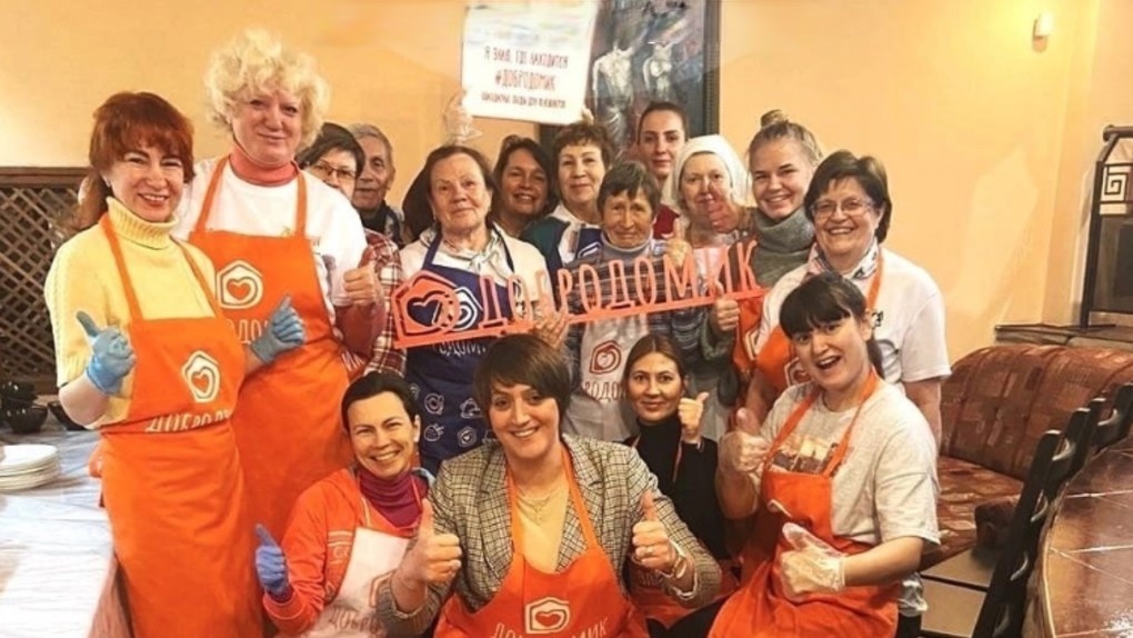 Бесплатное кафе для пенсионеров открыли в Новосибирске. ВИДЕО