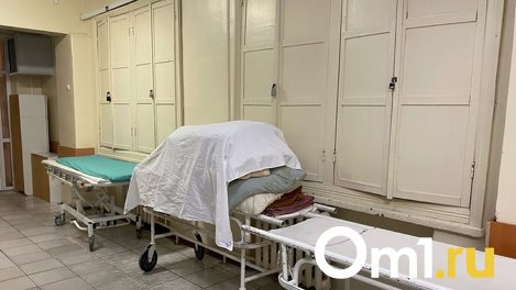 В Омске молодая девушка жестоко избила медика