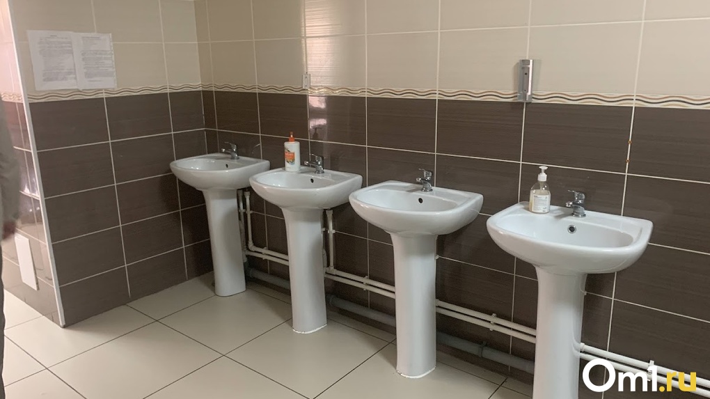 Три омские школы участвовали в конкурсе на звание самого худшего школьного туалета и проиграли