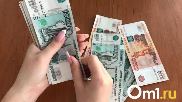 Директор школы под Омском заработала 900 тысяч рублей на детях-дворниках