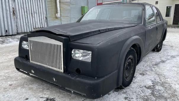 Чёрный «автомобиль Бэтмена» продают в Новосибирске