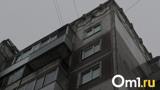 Омичка отсудила у ТСЖ 100 тысяч за протёкшую крышу