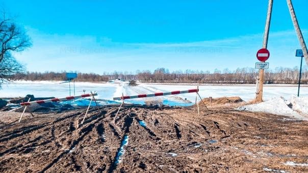 Из-за потепления в Омской области закрыли все ледовые переправы