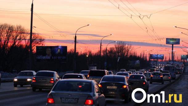 В утренний час пик пробки в Омске собрали 6 баллов