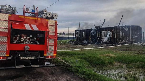 В Азовском районе Омской области сгорел деревянный дом