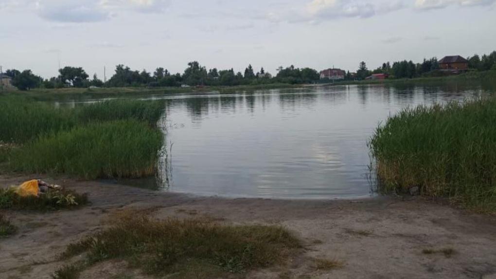 В Омске на озере нашли тело женщины