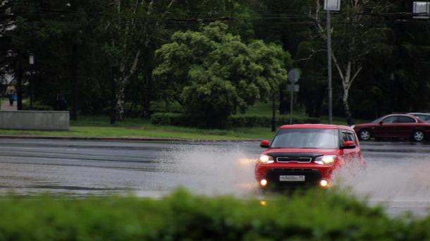 Новосибирск превратился в Венецию: улицы скрылись под водой