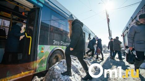В 2023 году омичи стали чаще пользоваться общественным транспортом