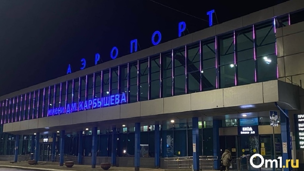 В Омске на полдня задержали самолёт на юг России