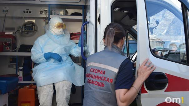 Омичу разбили лицо и сломали челюсть за ночной шум под окнами многоэтажки
