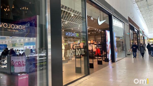 Nike, LEGO, re:Store. В Омской «МЕГЕ» продолжают закрываться магазины