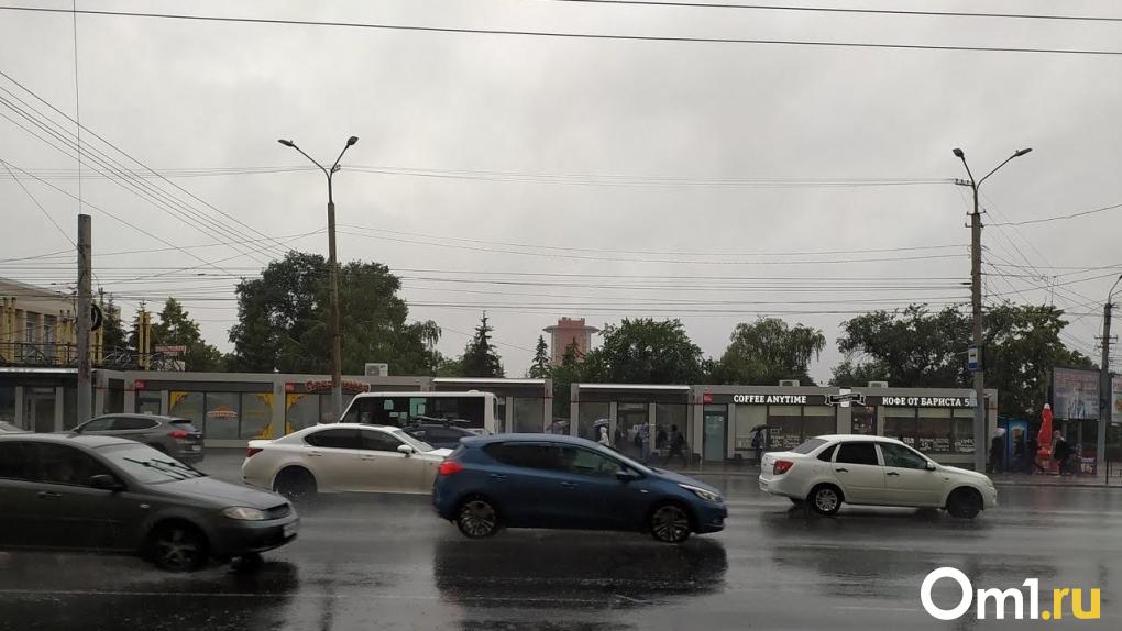 Завтра дождь: в Амуре машины выстроились в длинную очередь, чтобы попасть на мойку