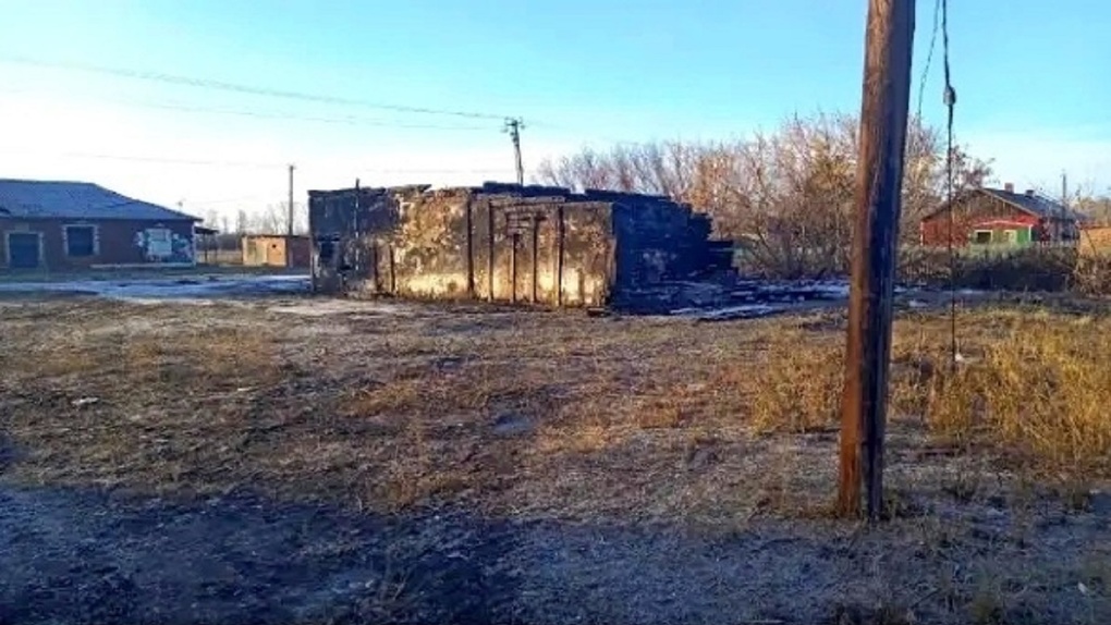 В деревне Омской области сожгли продуктовый магазин