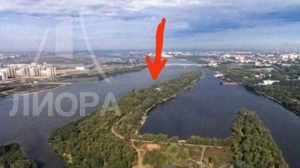 В Омске в центре полуострова продают бывшее здание Транспортного флота