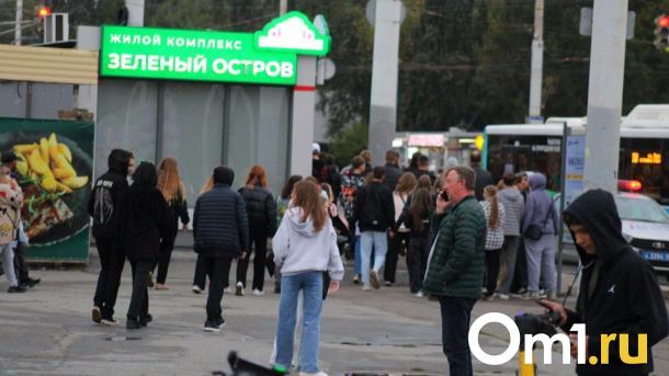 Выломали дверь, ехали остановку: юные омичи сломали троллейбус после концерта