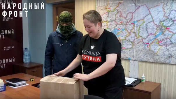 Боец «Почтальон Печкин» доставит письма в зону СВО от новосибирцев