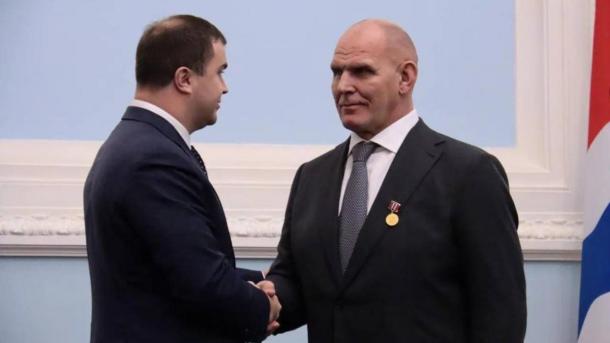 Сенатор Карелин награждён золотой медалью «За особые заслуги перед Омской областью»