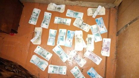 «Записывал номера купюр в тетрадку»: педантичность омского пенсионера помогла полиции найти его убийцу