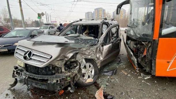Массовой аварией с автобусом на Левом берегу заинтересовалась прокуратура