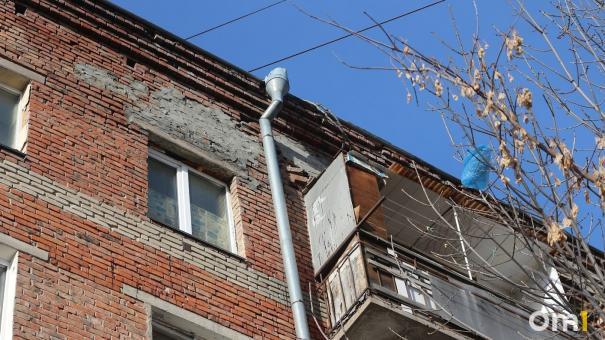 Шелест заявил, что дому с трещиной на улице Профинтерна не грозит разрушение