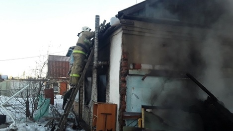 «Врачи говорят, что всё плохо». Мать и дочь, пострадавшие в пожаре в Омской области, находятся в коме
