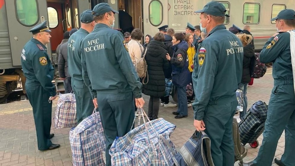 Приезжим в Омск из Донбасса помогают в получении гражданства и выплат