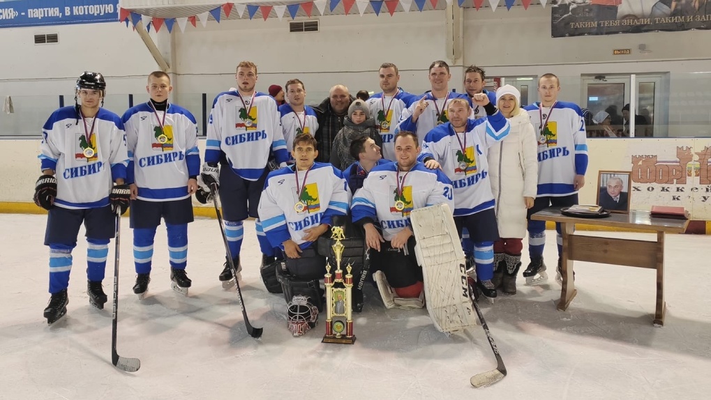 Хоккейная команда из Омского района победила на межрайонном Мемориале