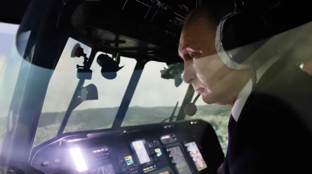 Владимир Путин на вертолёте прилетел в Мариуполь