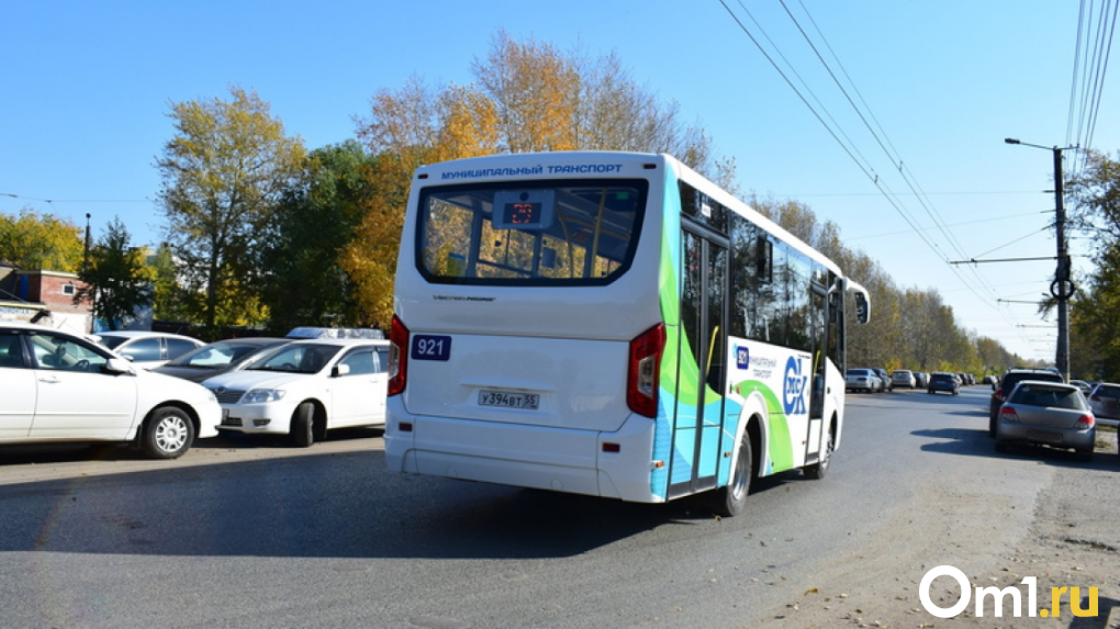 В Омске дачный автобус №90 начал ездить по-новому