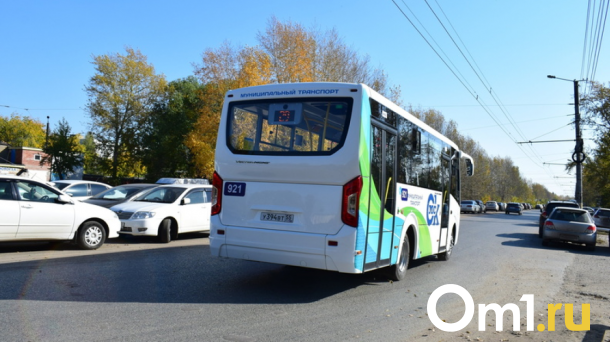 В Омске дачный автобус №90 начал ездить по-новому