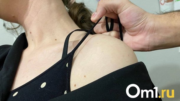 Прыгал на животе из-за сломанной колонки. Подробности убийства беременной омички