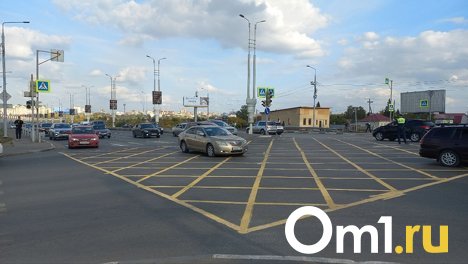 В Омске ещё на пяти перекрёстках наносят вафельную разметку